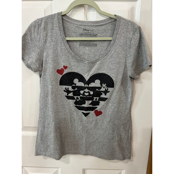 Disney Mickey and Minnie Kiss Heart red and black t shirt - Picture 1 of 4